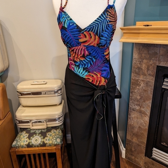 Bathing Suit & sarong Woman's Size 12 & Butterfly  Rainbow edge up cover - Picture 1 of 11
